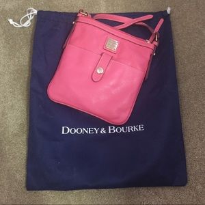 EUC Dooney&Bourke💖 Letter Carrier Style/Crossbody